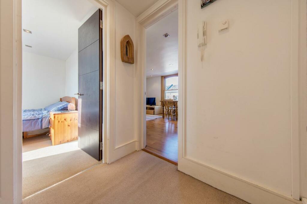 Hallway (2).jpg
