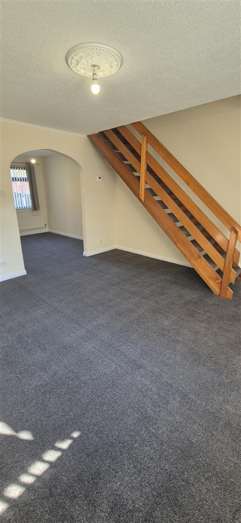 22 WoodcroftAvenue Lounge.png