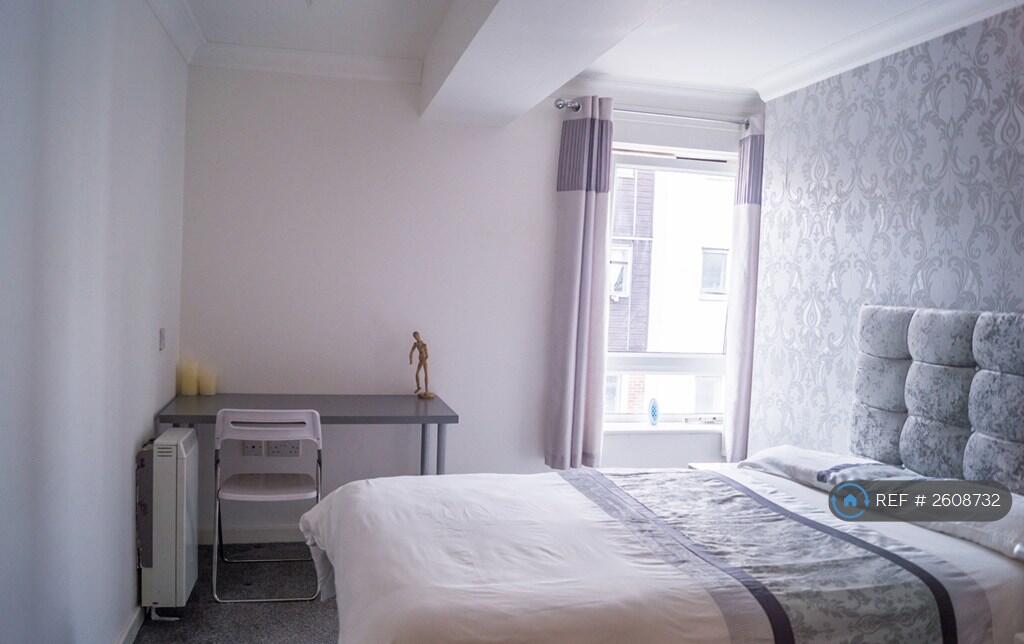 Bed 2 (Large Double)