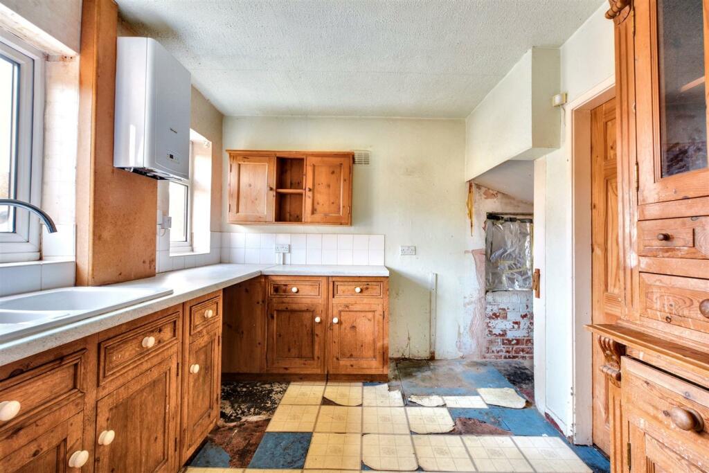 Kitchen_2.jpeg