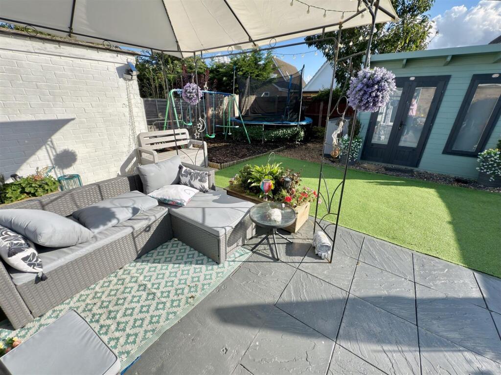 GARDEN SEATING AREA.jpg