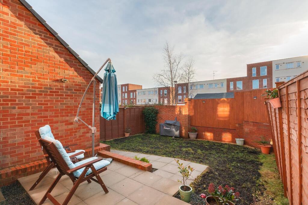 0M8RFP - External G.jpg