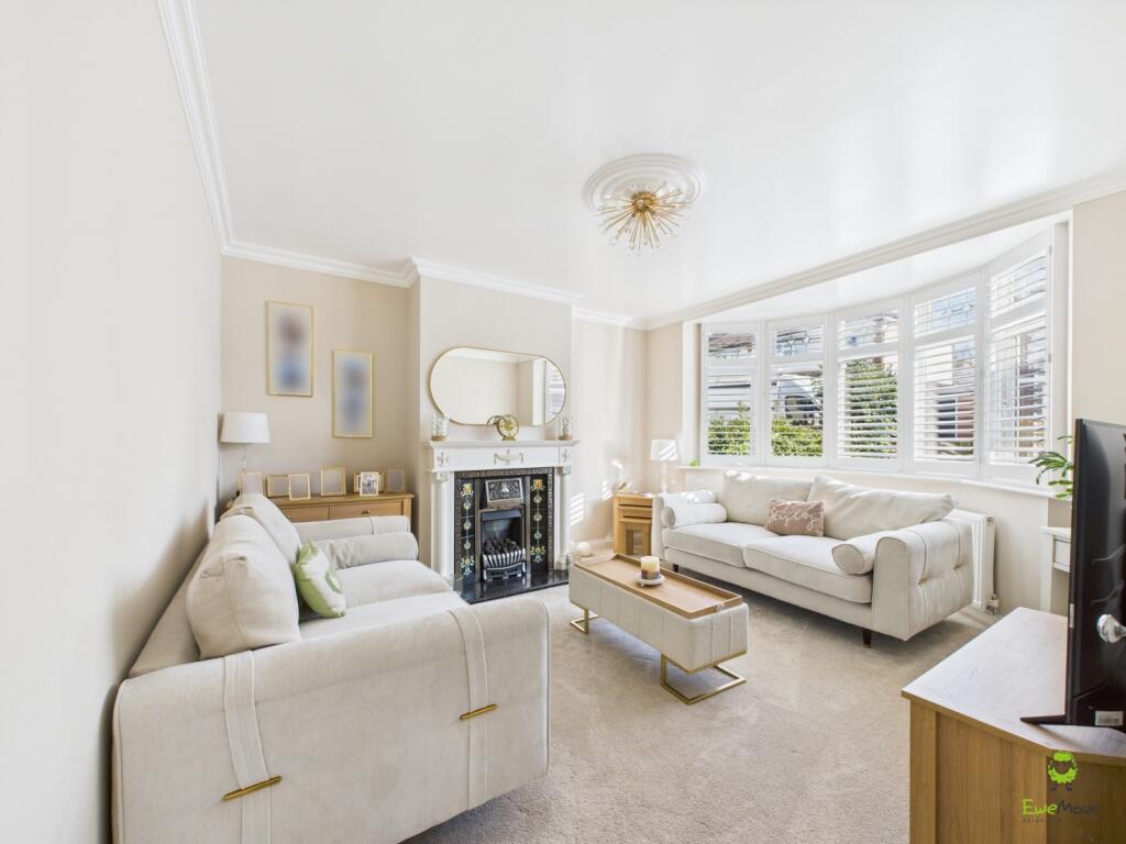 CAM04399G0-PR0046-STILL010