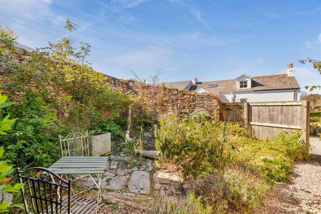 Gradens Towards House.JPG