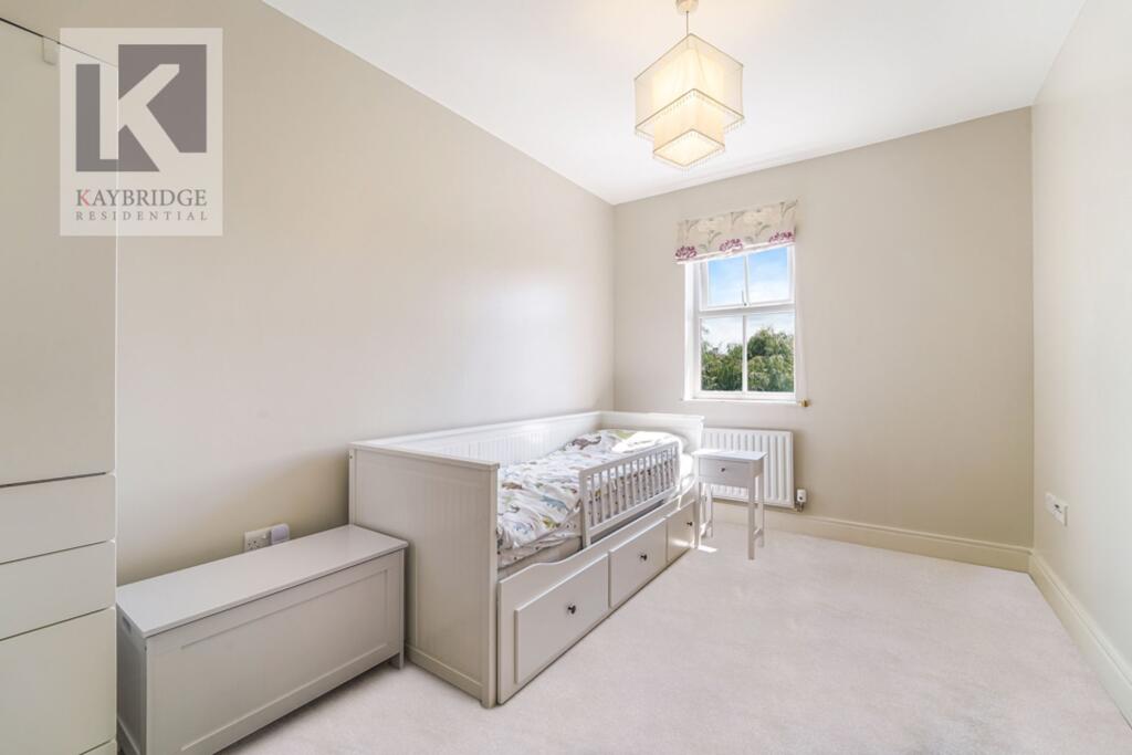 Beaumont Drive KT4 8FE