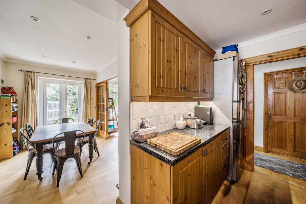 1347034-9-68baf52...