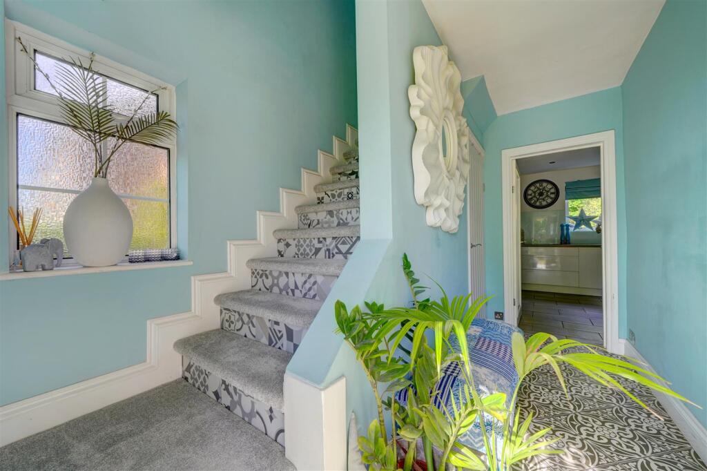 7 The Avenue (1).jpg