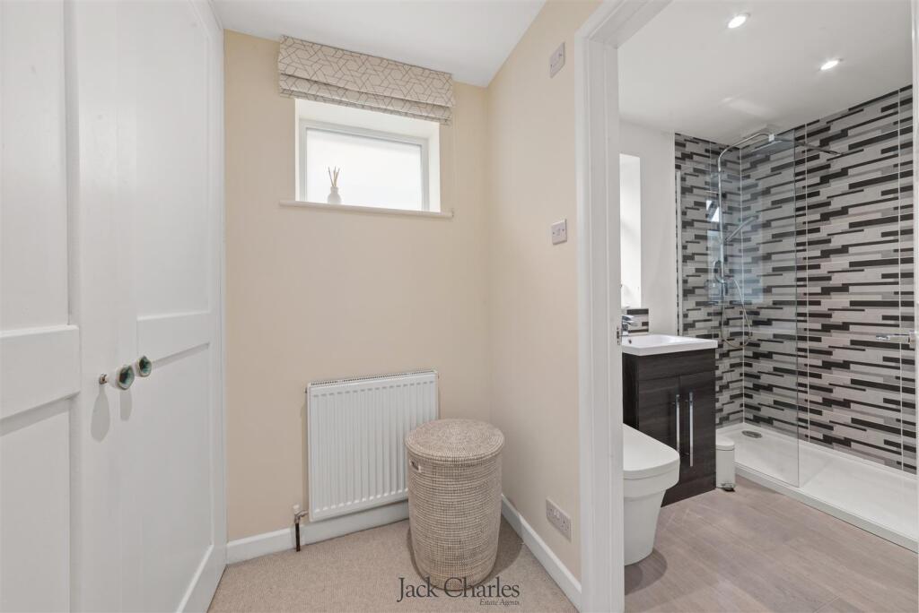 28 Barchester Way-5.jpg