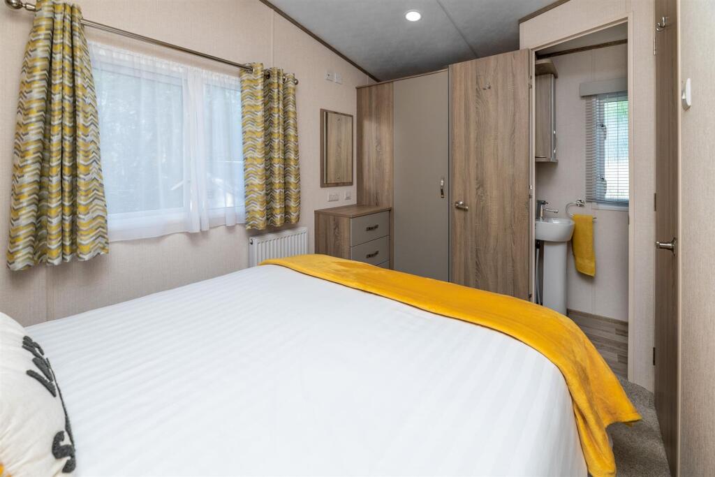 Y04-ABERAFON-PARK-BEDROOM-1B.jpg