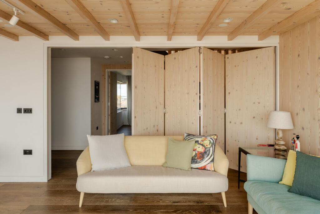 279957 - 20250424-THE-SEA-HOUSE_CAMBER_TMH-53_H...
