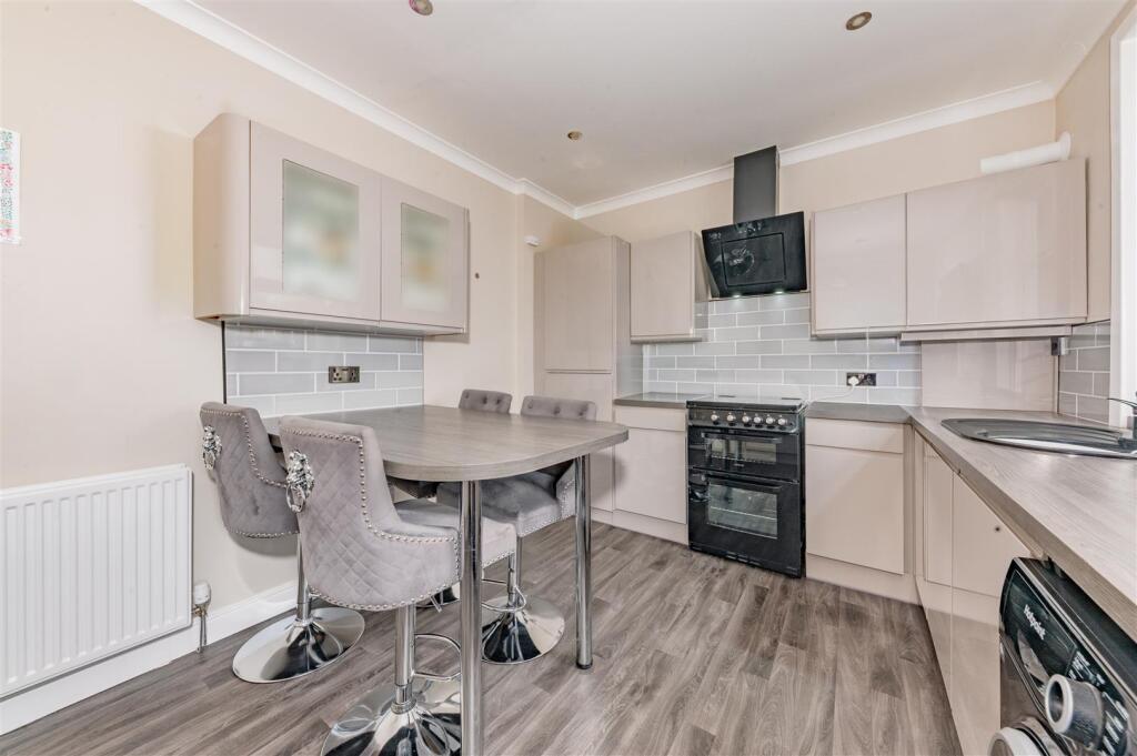 13 Lowson Avenue Forfar-5.JPG