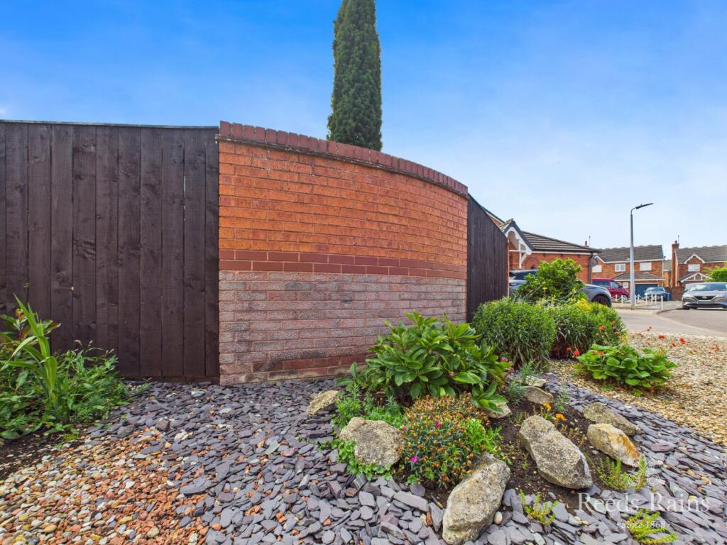 Front/Side Garden
