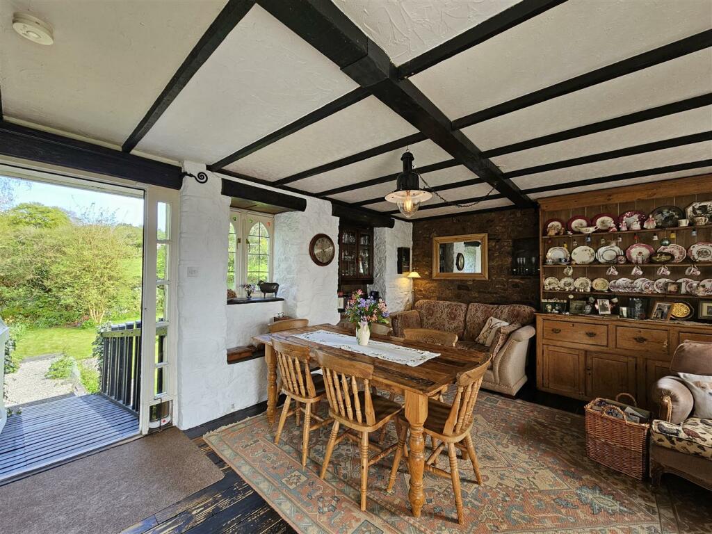 Dining area.jpg