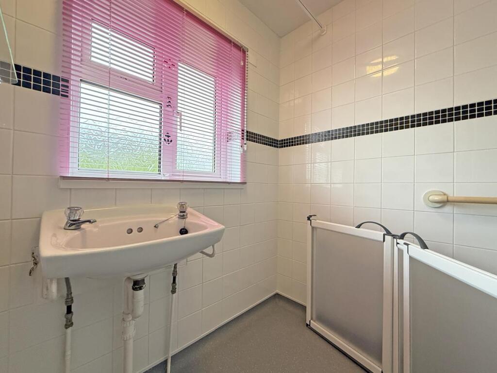 Clittaford Road 112 - Wet Room.jpg