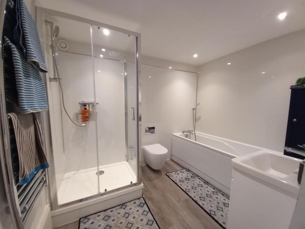 Apartment 12 Bathroom.jpg