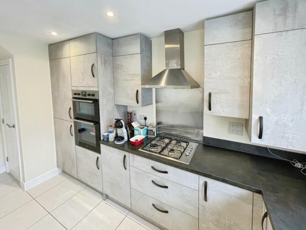 5710e103--4063-AA26-14AAC8477F19-64641-00001707DB8