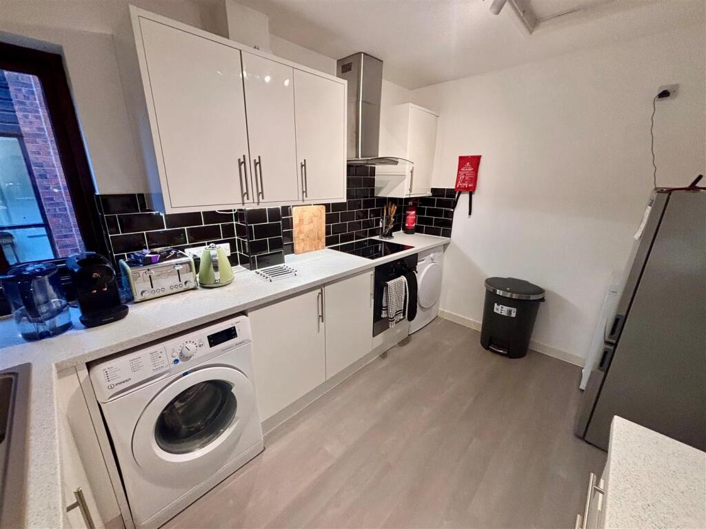 kitchen 1.jpg