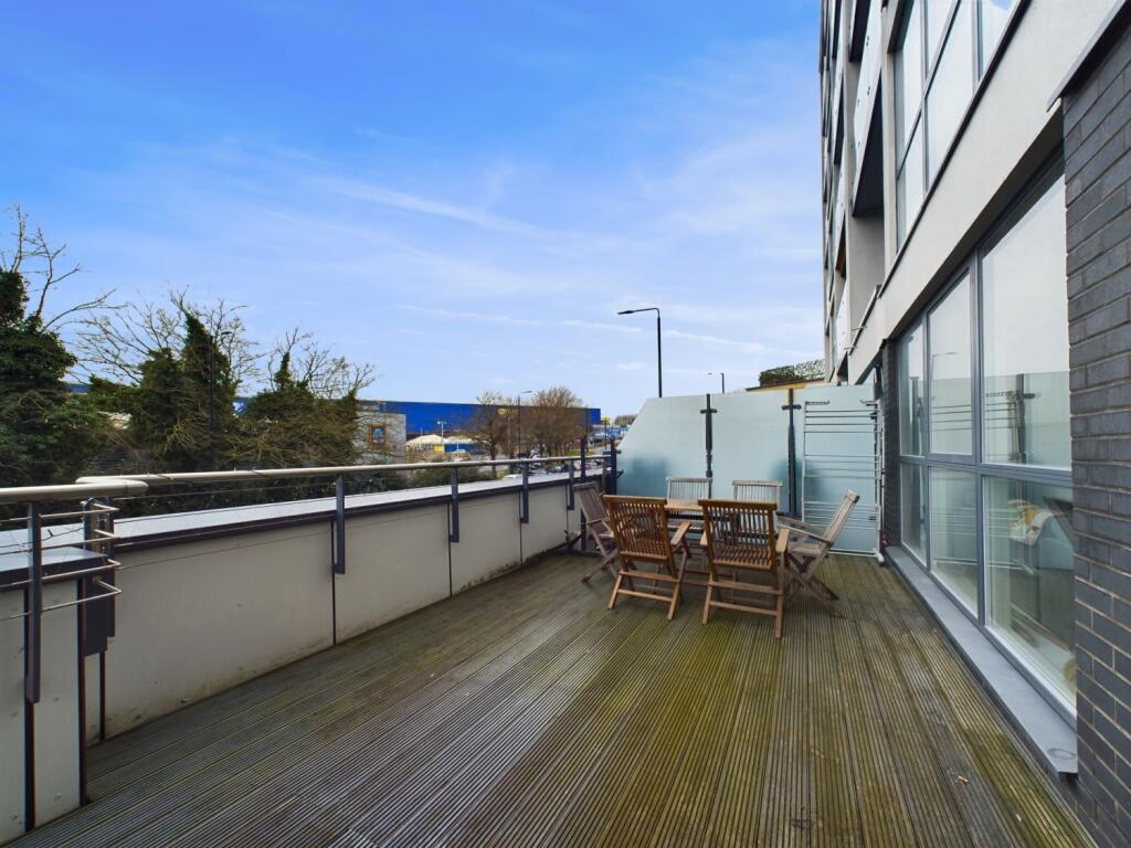 CAM03750G0-PR0036-STILL008