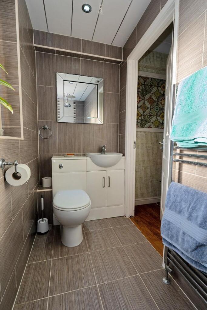 ShowerRoom_2.jpg