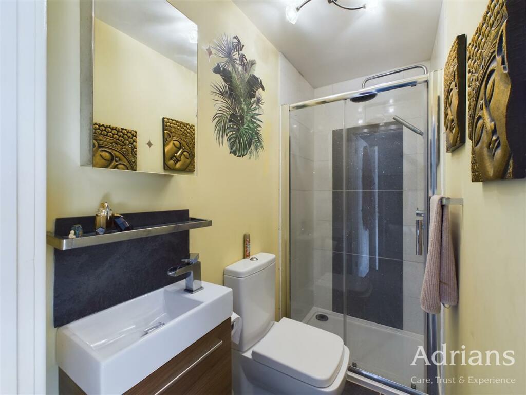 EN-SUITE SHOWER ROOM