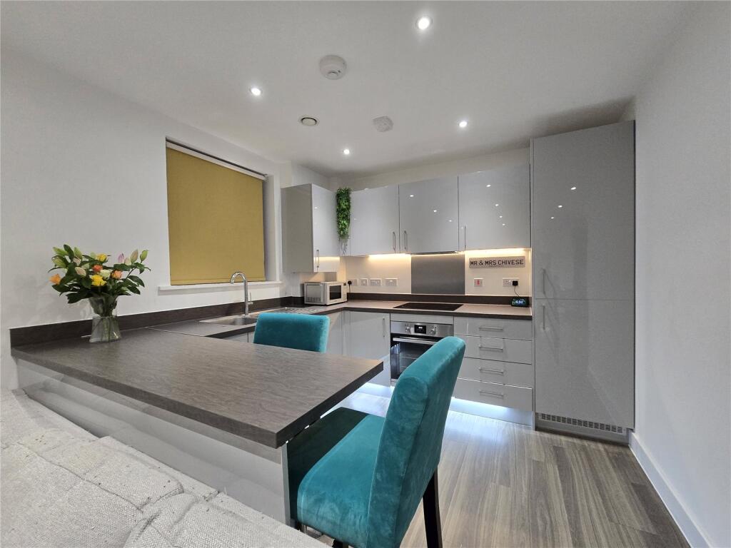 Kitchen &amp; Bar