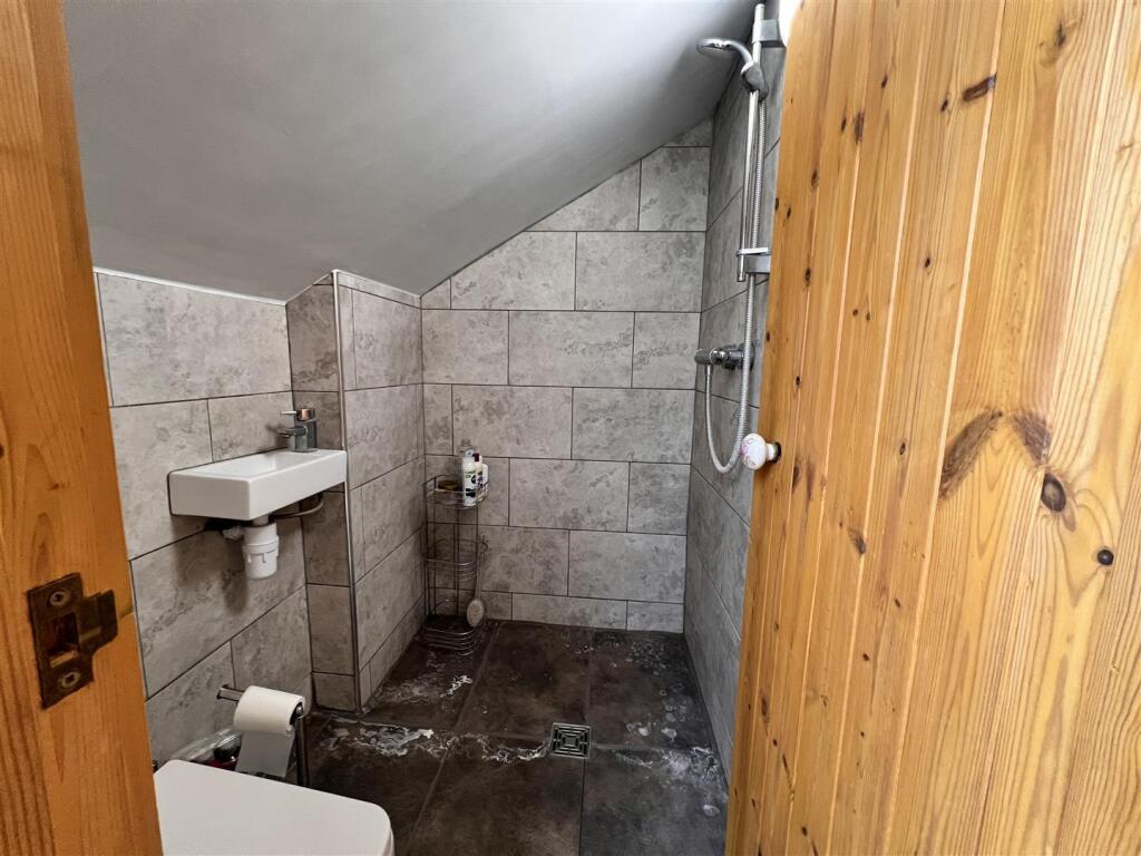 En-suite Shower Room: