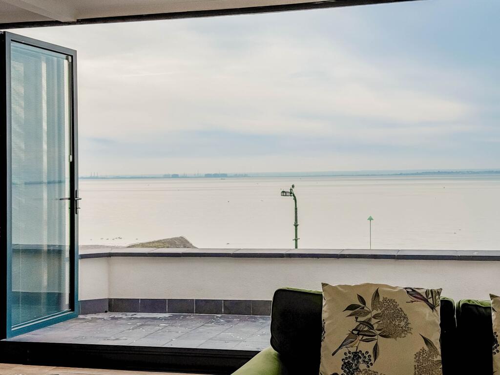 Lounge/balcony