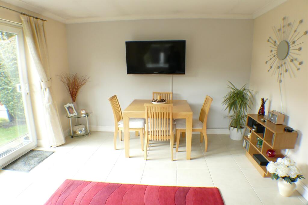Family Room/Dining R
