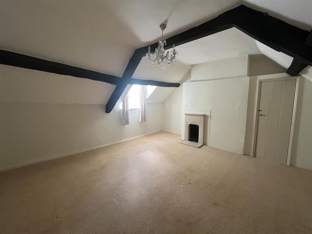 Bedroom 1.jpeg