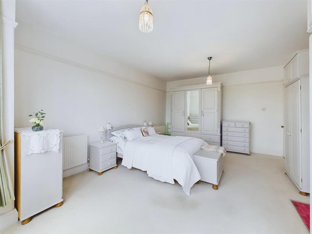 Bedroom:
