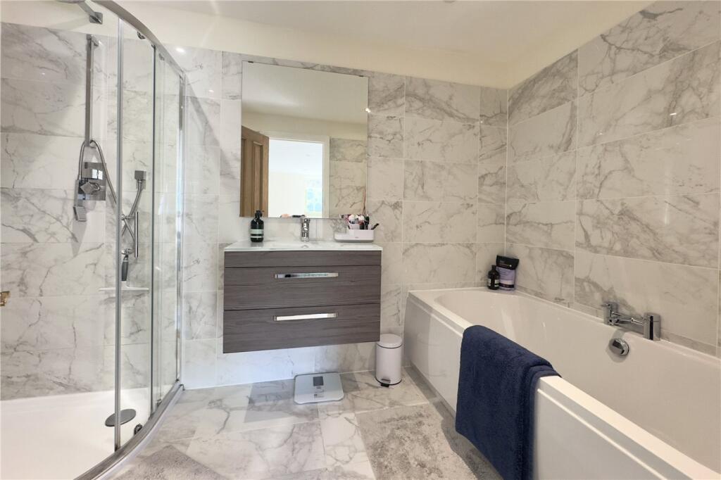 Bed 1 En-Suite