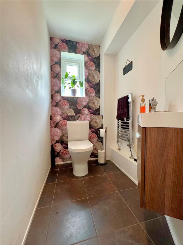 downstairs toiler.jpg