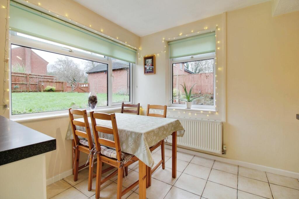 Kitchen/ Dining Room