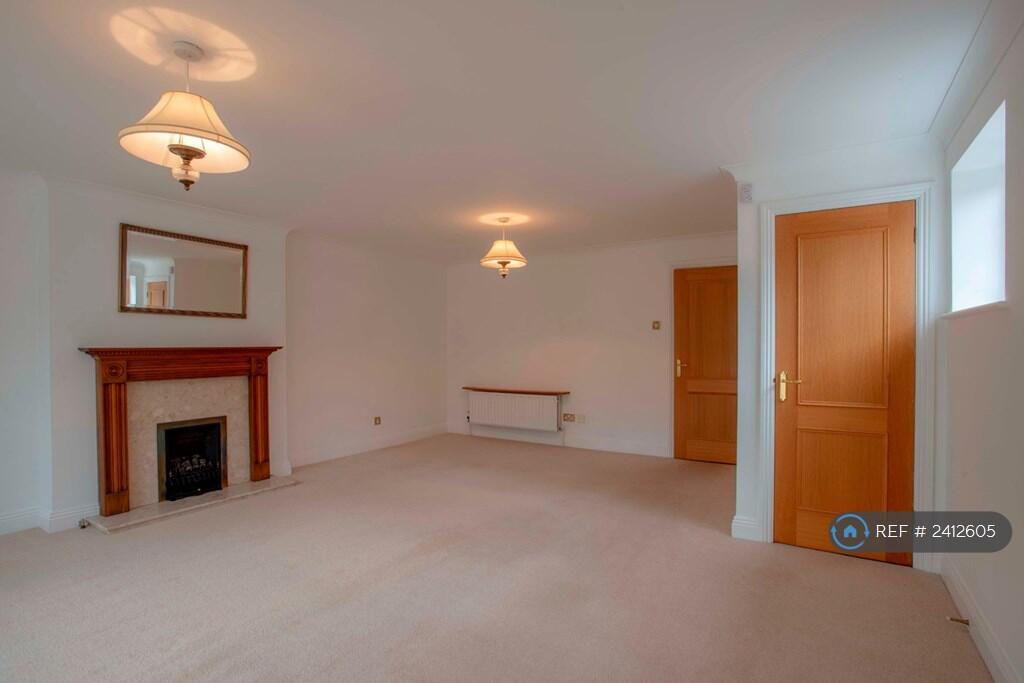Lounge With Gas Fireplace