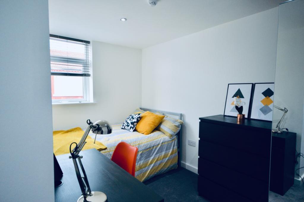 A bright and inviting double bedroom, perfect f...