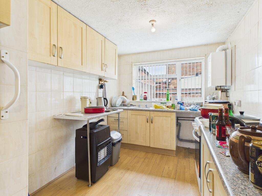 CAM04825G0-PR0128-STILL006