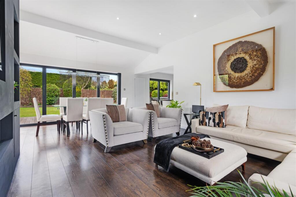 Extended diner-family room