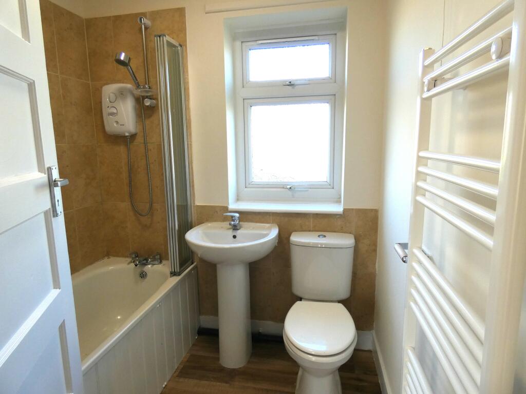 Pic Six Bathroom (1).JPG
