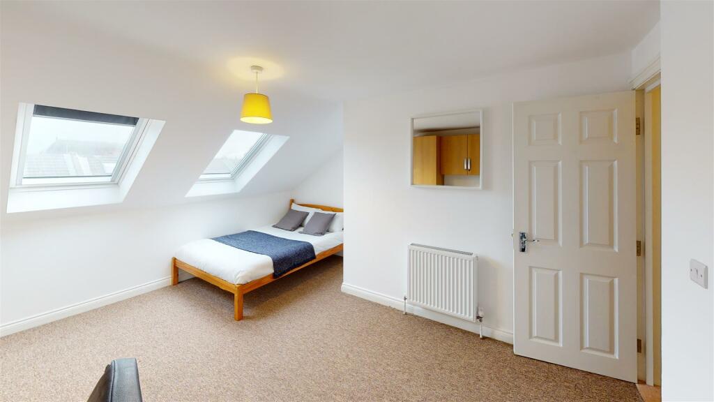8-Montgomerie-Rd-Portsmouth-Bedroom (3).jpg
