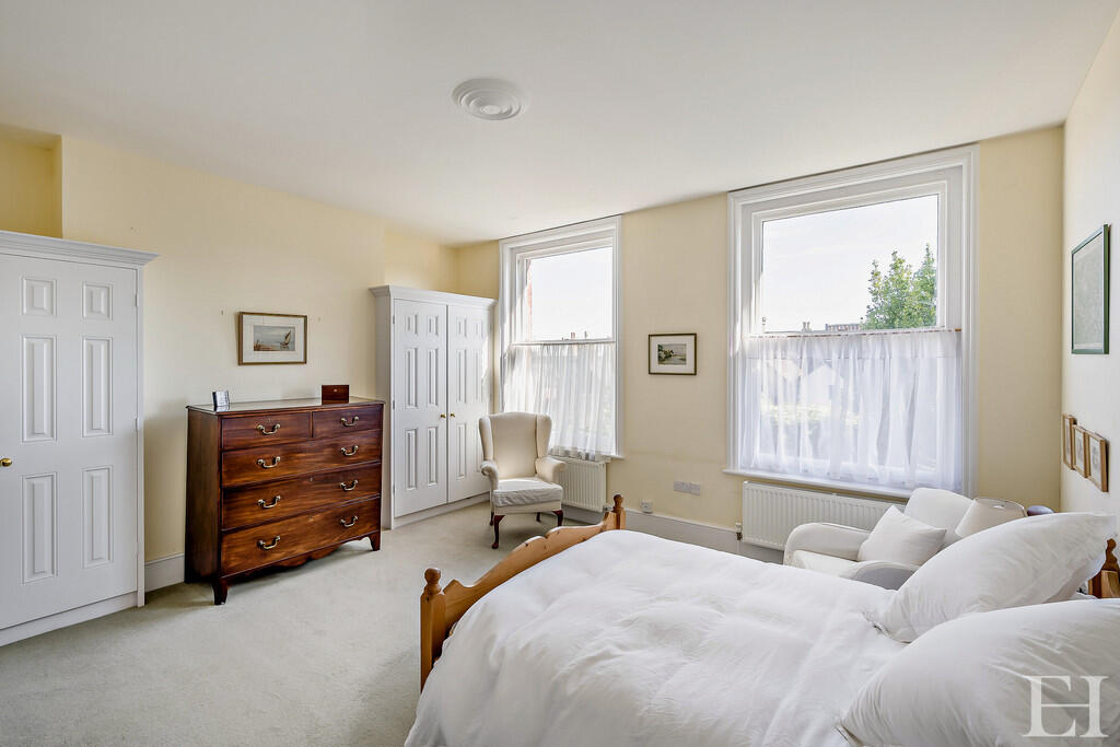 8647635-interiorW...