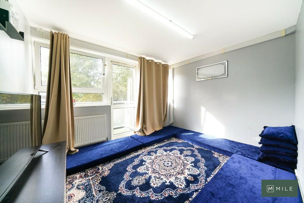 Flat 4, Yates Cou...