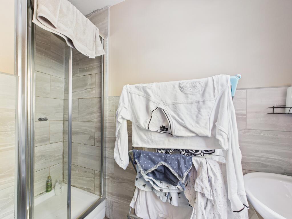Shower suite