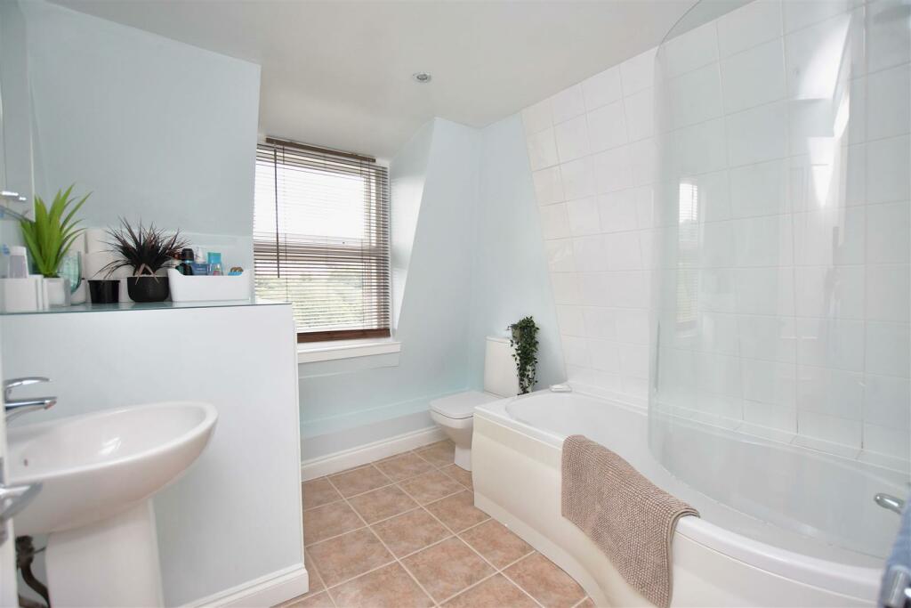 Family Bathroom.JPG