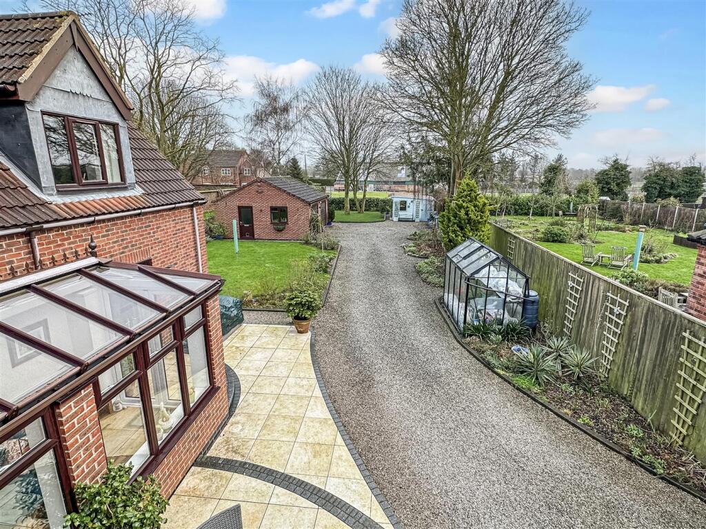 Beautifully Landscaped Garden 780
