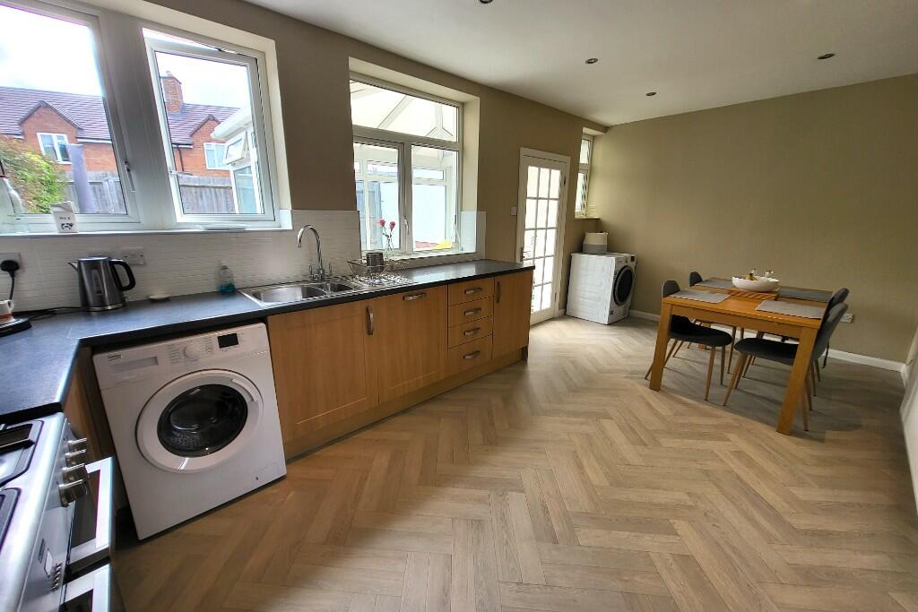 Kitchen &amp; Dining Rm