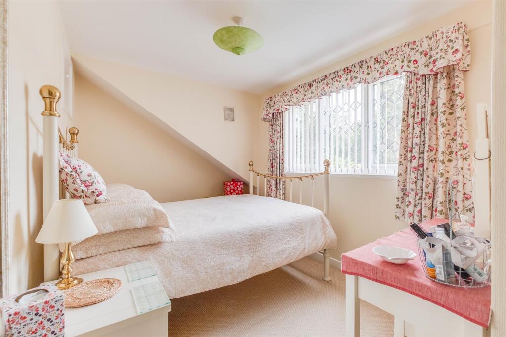 Constables 74 Hooton Road-2-22.jpg