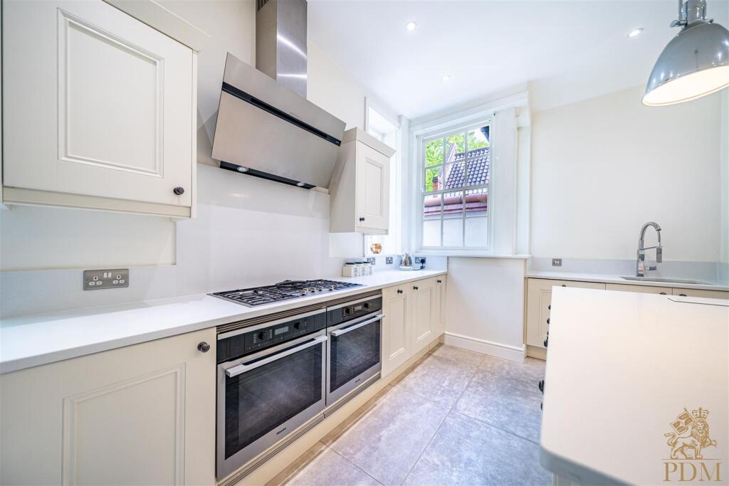25044- 20 Arlington Drive_019.jpg