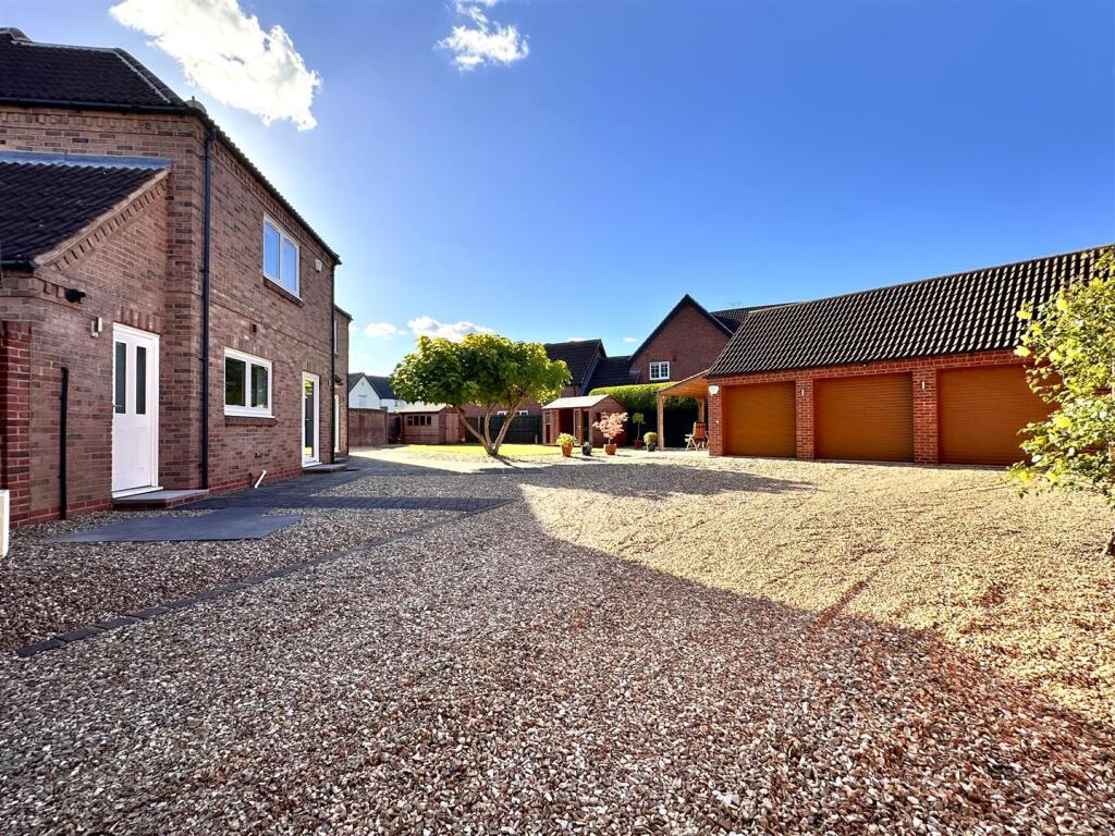 Substantial Driveway &amp; TRIPLE Garaging 228