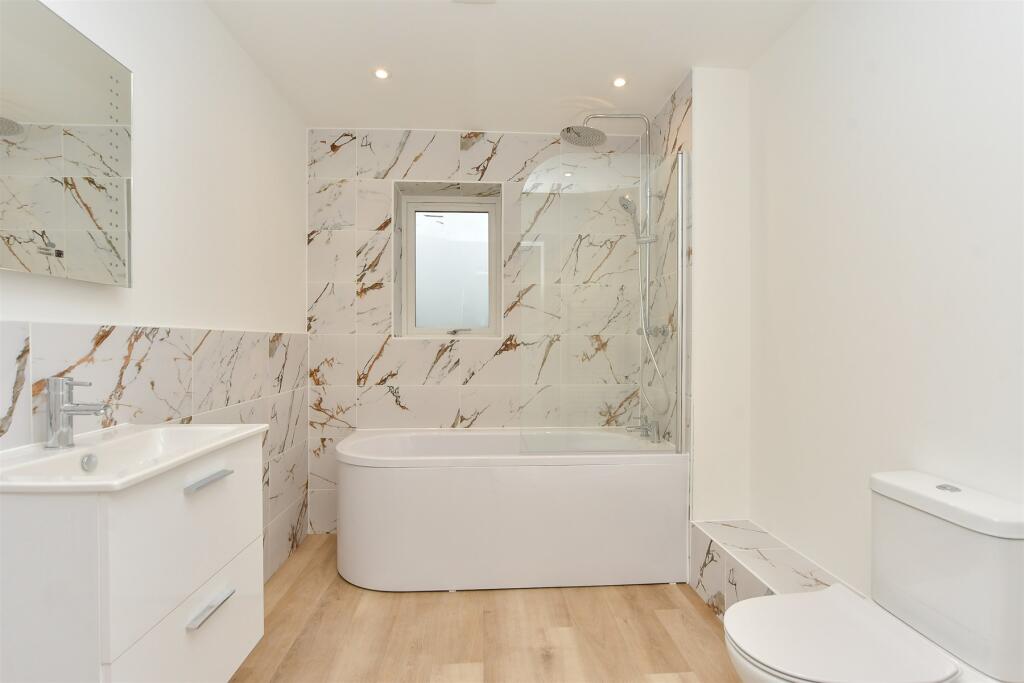 En-Suite Bathroom