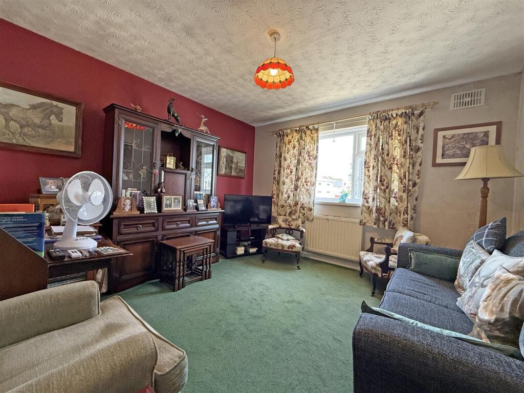 Woodland Terrace 10 Flat 3 - Living Room.jpg